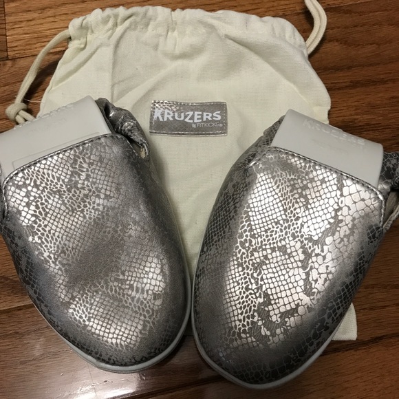 slip on sneaker size L 8.5-9.5 - Picture 3 of 5